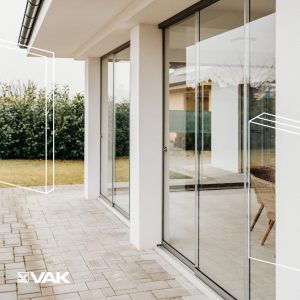 Luxusná terasa s posuvnými sklenenými dverami VAK